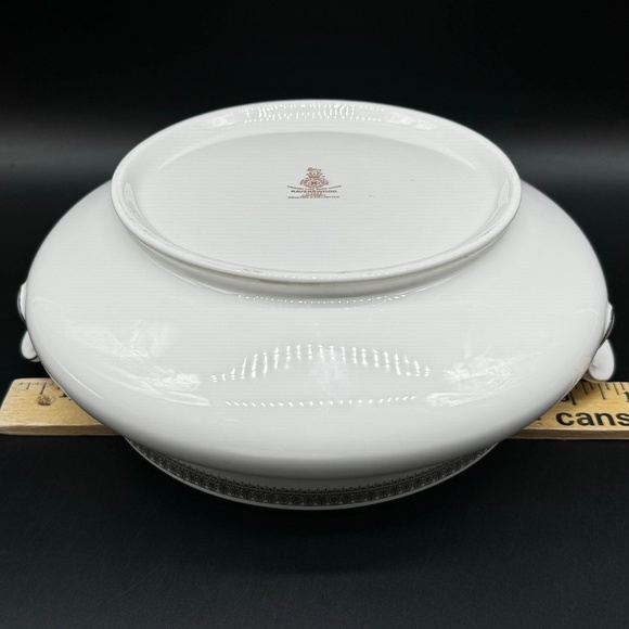 Royal Doulton Ravenswood Covered Serving Bowl England Bone China - Picture 5 of 6